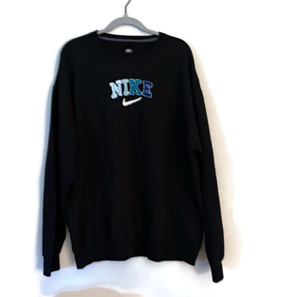 Nike embroidered Black Crewneck Sweatshirt
Size XXL